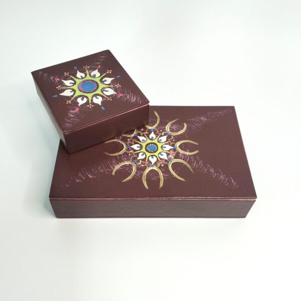 Caixa castanha com mandala
