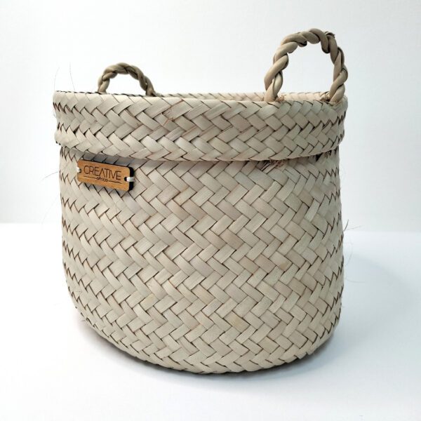 Cesta pequena natural com asas