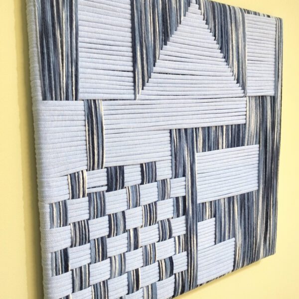 Quadro com fio de algodão azul