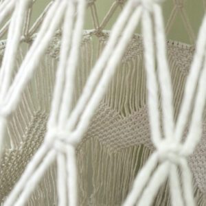 Candeeiro de teto artesanal em macramé