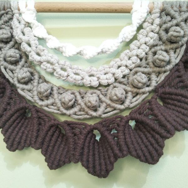 Meia mandala em macramé