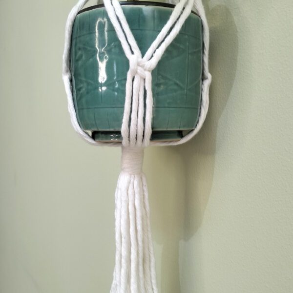 Suporte para vaso em macramé branco