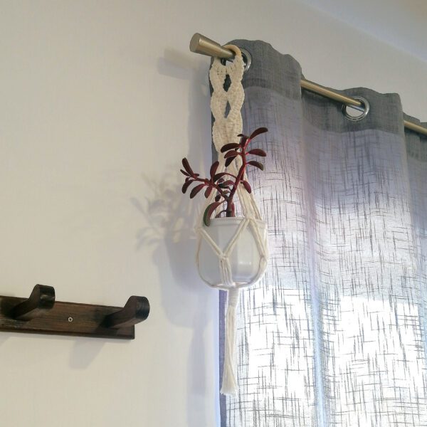 Suporte para vaso em macramé branco