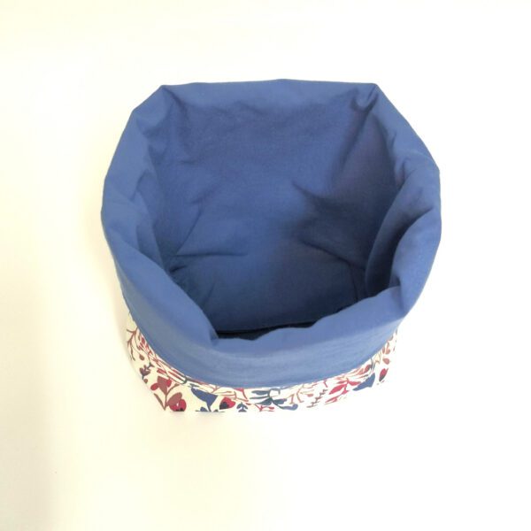 Cesto azul e bordeaux