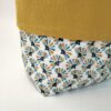 Cesto azul e amarelo
