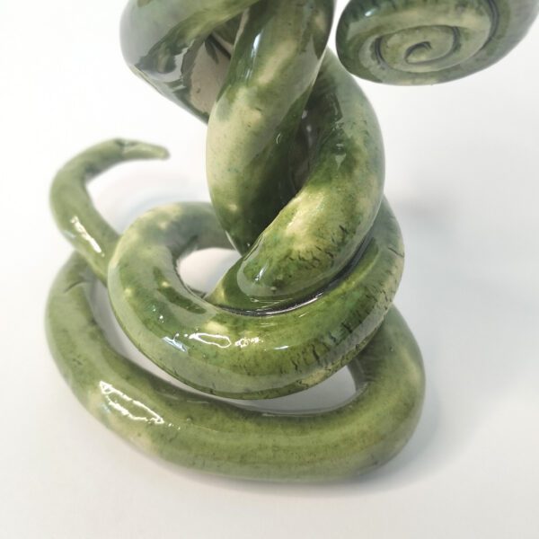 Escultura torcida verde