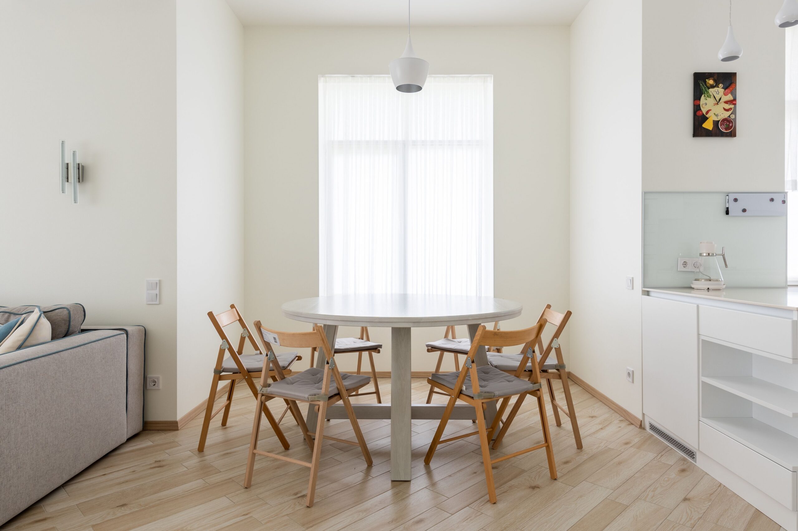 Open space com bastante luz natural.